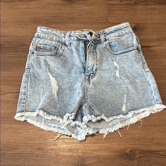 Indigo Rein Pants - Woman's Indigo Rein Distressed High-Waisted Distressed Jean Shorts. Size 5/26